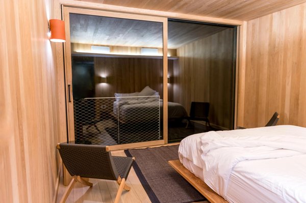 How do I choose the right color palette for my bedroom renovation?